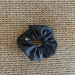 Anine Bing hair accessory